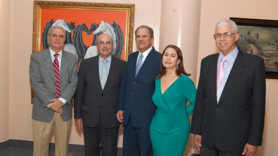 Banco Agrícola abre nueva sala cultural