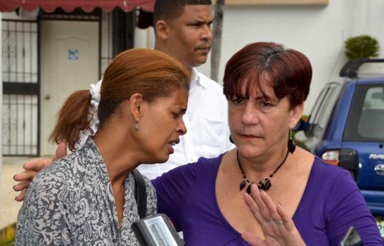 Bajo lágrimas y con desconsuelo sepultan los restos de Rafael Eduardo