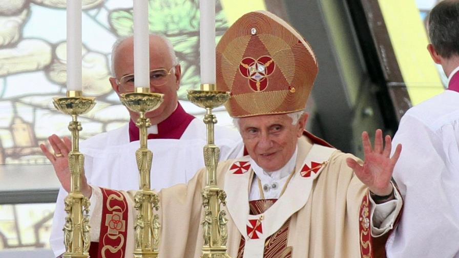 Benedicto XVI pide armonizar el trabajo con las necesidades de la familia