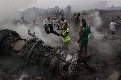 Fallecieron los 153 viajeros de avión que se estrelló en Nigeria