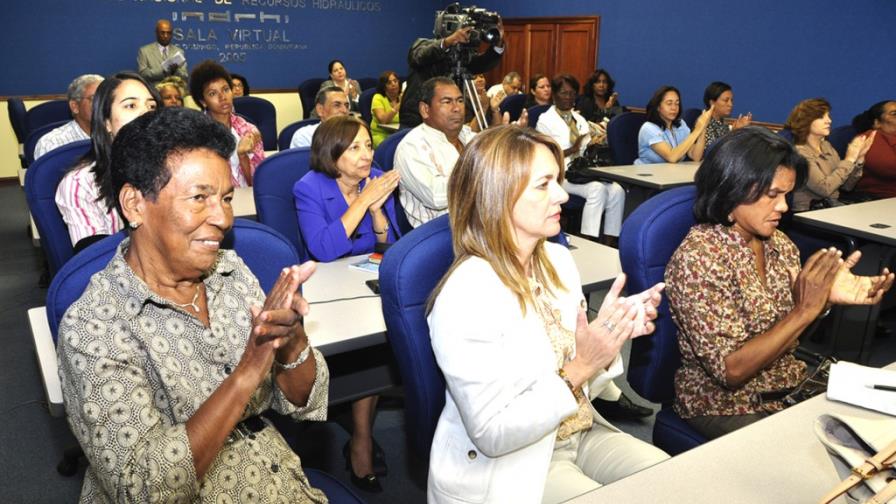 Sugieren crear cátedra agua y género en RD