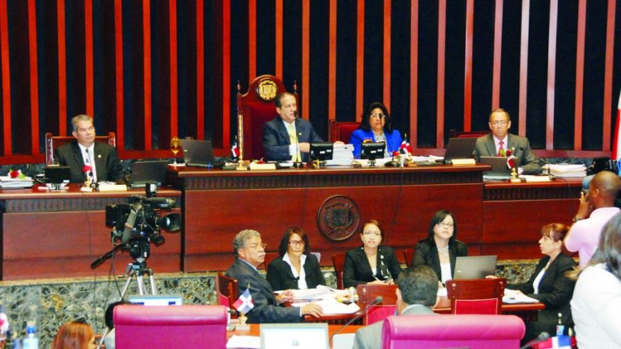 Senadores aprueban Ley de Salarios en dos lecturas Senadores aprueban Ley de Salarios en dos lecturas