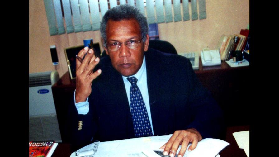 Muere dramaturgo Rafael Villalona