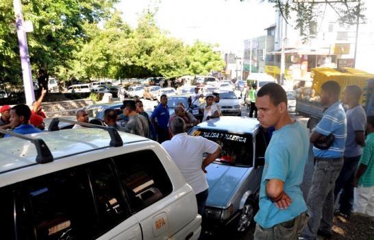 Choferes paralizan transporte de pasajeros en Santiago