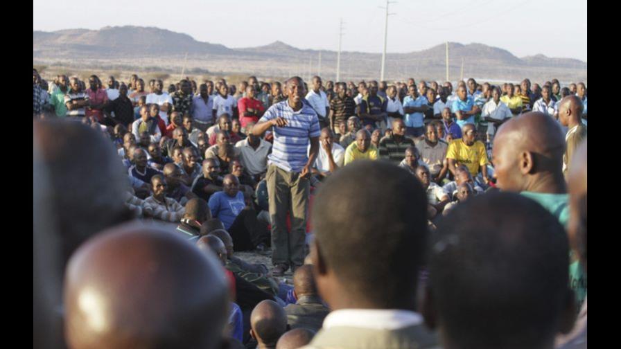 Sudáfrica libera a 162 mineros detenidos tras la masacre policial de Marikana