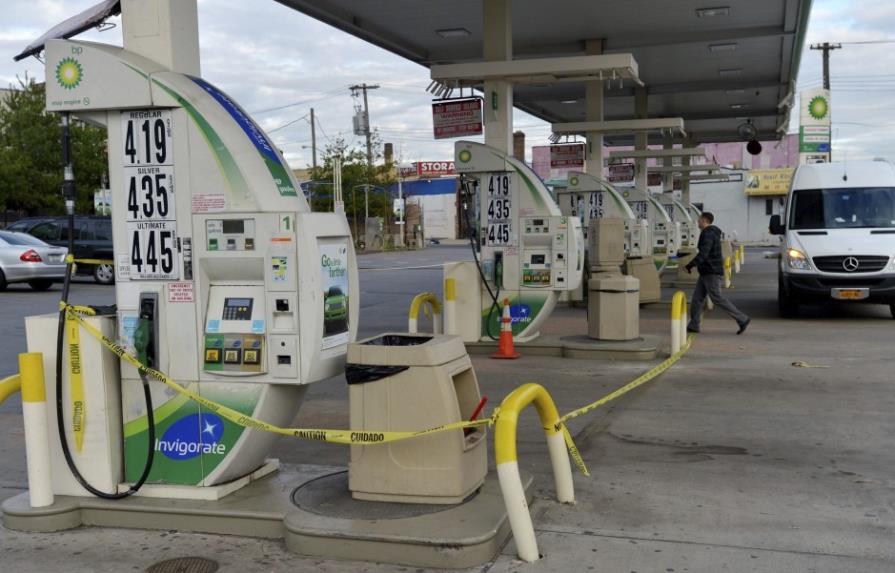 Reparten gasolina en NY frente a la escasez por el paso de Sandy