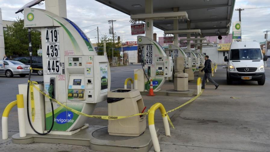 Reparten gasolina en NY frente a la escasez por el paso de Sandy