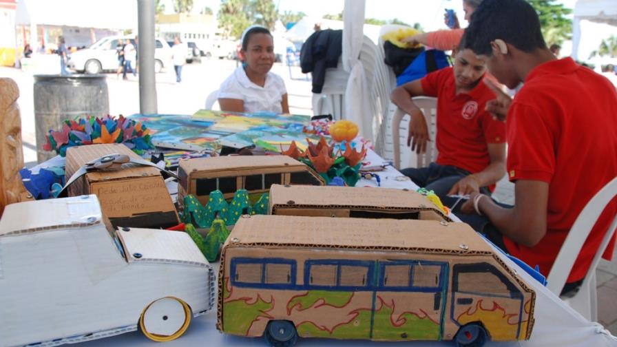 Realizan feria y marcha por personas con discapacidad