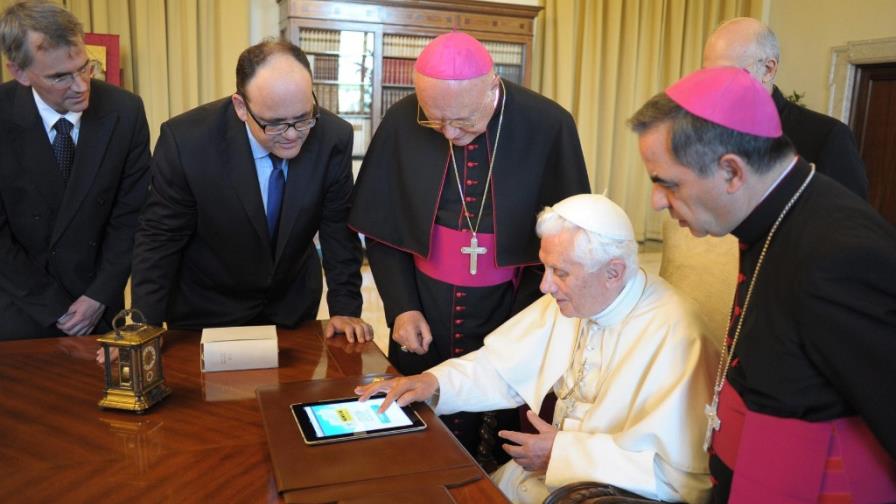 Benedicto XVI desembarca en Twitter con la cuenta @pontifex en ocho idiomas
