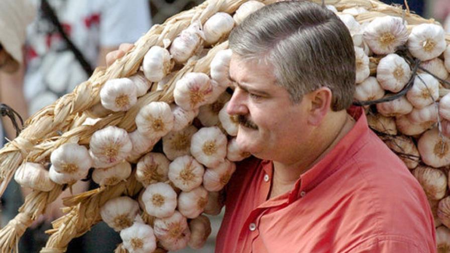Serbios preparan ajos y estacas contra un supuesto vampiro Serbios preparan ajos y estacas contra un supuesto vampiro