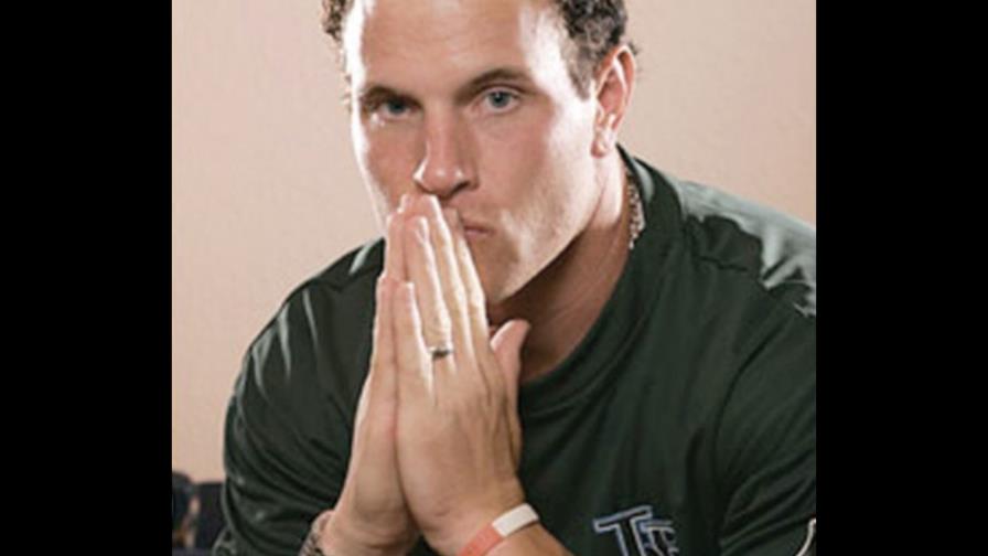 Josh Hamilton vuelve a empinar el codo