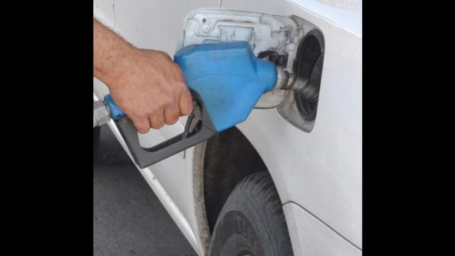Gasolinas suben 2.50 y 2.70 pesos por galón