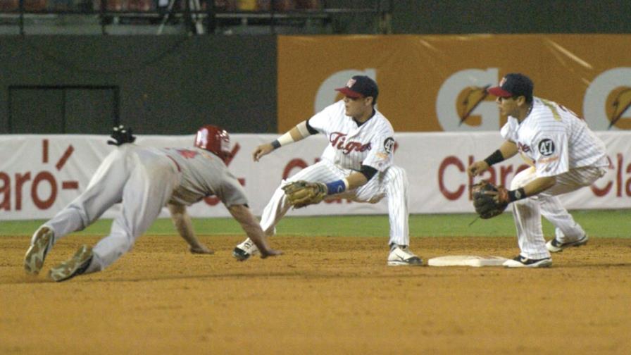 Andy Dirks vuelve a decidir y el Escogido sigue invicto en la SC