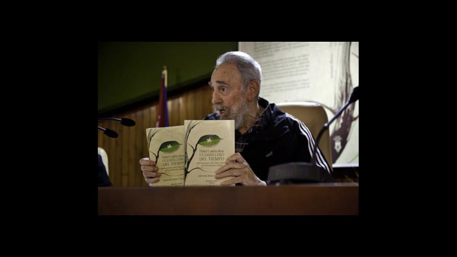 Fidel Castro presenta nuevo libro de memorias en un acto público en La Habana