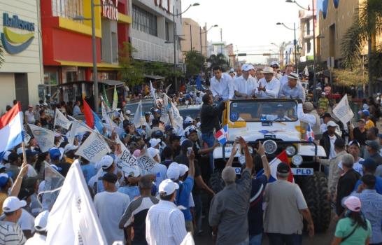 PRD moviliza miles en la Capital