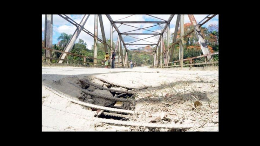 Puente Peralvillo-La Gina a punto del colapso Puente Peralvillo-La Gina a punto del colapso