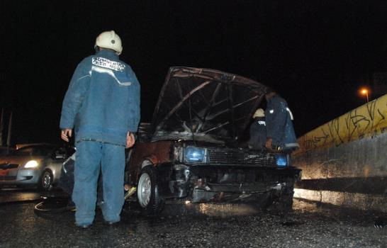 Se incendia carro de concho en la Kennedy