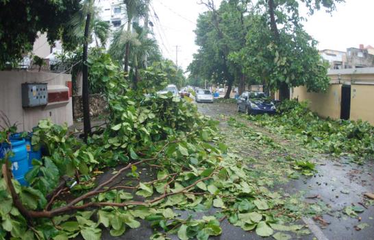 Ventarrón sorprende moradores en la Zona Universitaria Ventarrón sorprende moradores en la Zona Universitaria