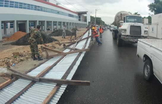 Ventarrón sorprende moradores en la Zona Universitaria Ventarrón sorprende moradores en la Zona Universitaria
