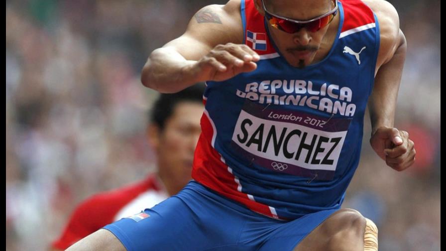 Félix Sánchez vuela bajito para pasar a la final