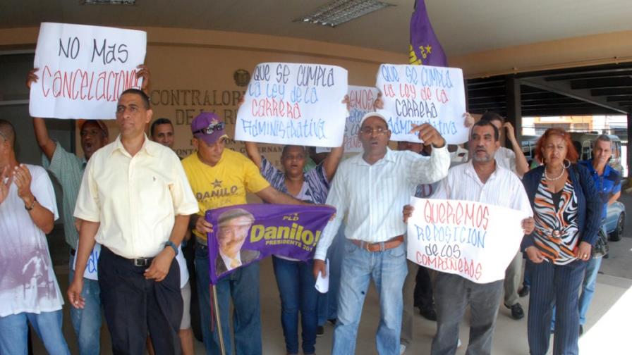 Danilo Medina ordena reponer a los cancelados de instituciones públicas
