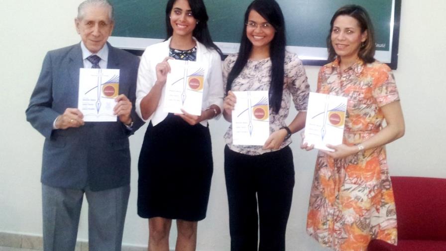 Ponen a circular libro con reportajes de ganadores de Premios Funglode 2011