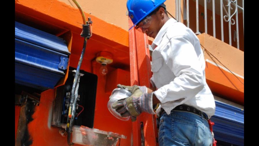 Economista cree fracaso energético se debe a deficiencia en el cobro