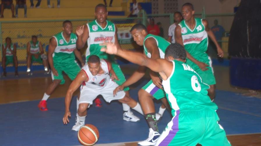 Los Buitres y Pueblo Nuevo ganan en el Torneo de Baloncesto Superior de San Cristóbal