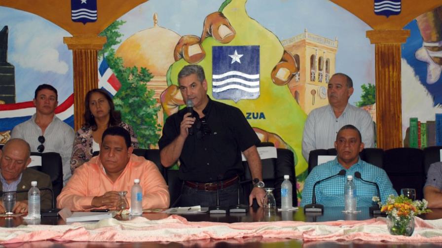Obras Públicas anuncia reparación calles Azua-Barahona