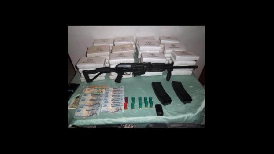 Apresan dos con 49 paquetes de droga en Baní Apresan dos con 49 paquetes de droga en Baní