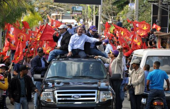 Danilo recorre pueblos del Cibao en caravana