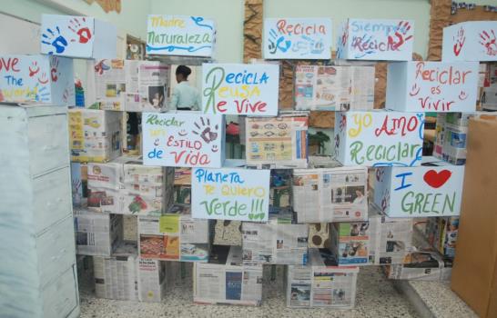 Feria de jóvenes emprendedores en el Politécnico Víctor Estrella Liz