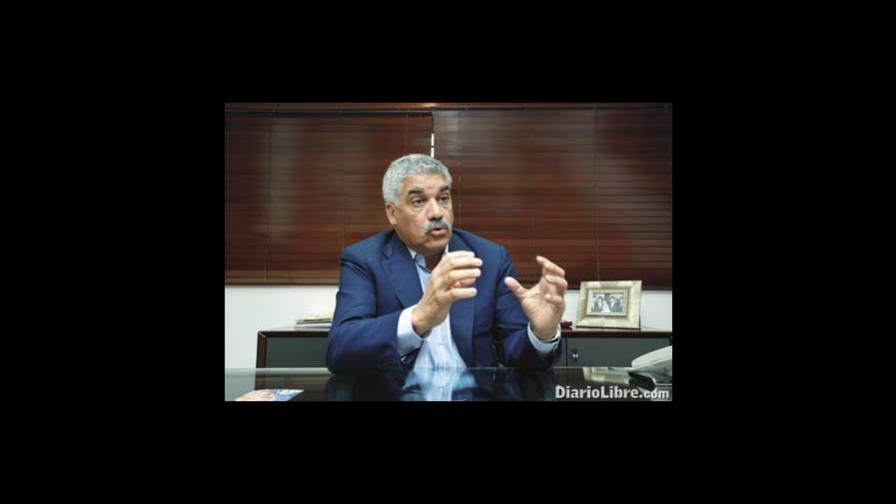 Expresidente del PRD pide al TSE anular resolución que lo suspende