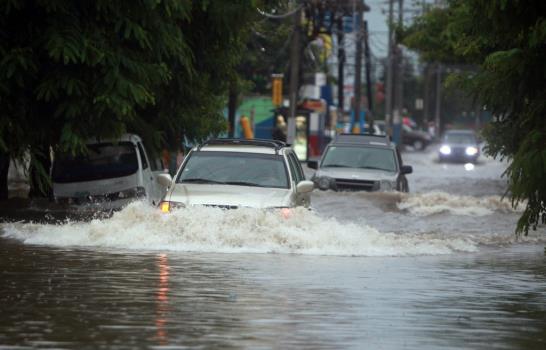 Ernesto más lejos de Dominicana; pero lluvias continuarán hoy por campo nuboso
