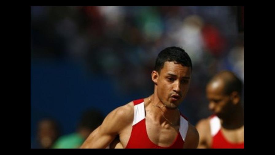 Luguelin Santos clasifica con 44.78 segundos y va a la final Luguelin Santos clasifica con 44.78 segundos y va a la final