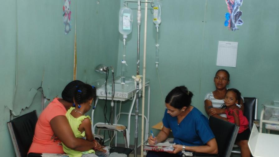 Casos de dengue continúan incrementándose en hospitales
