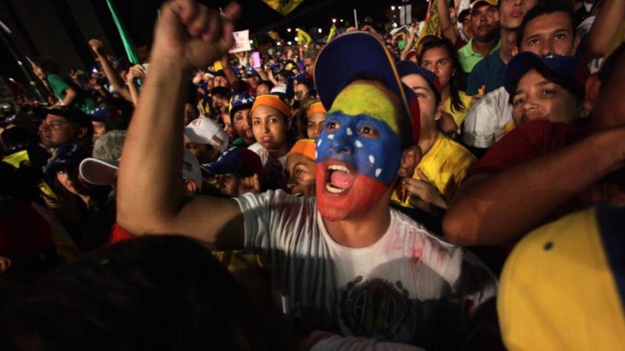 Chávez y Capriles cierran campaña con multitudes