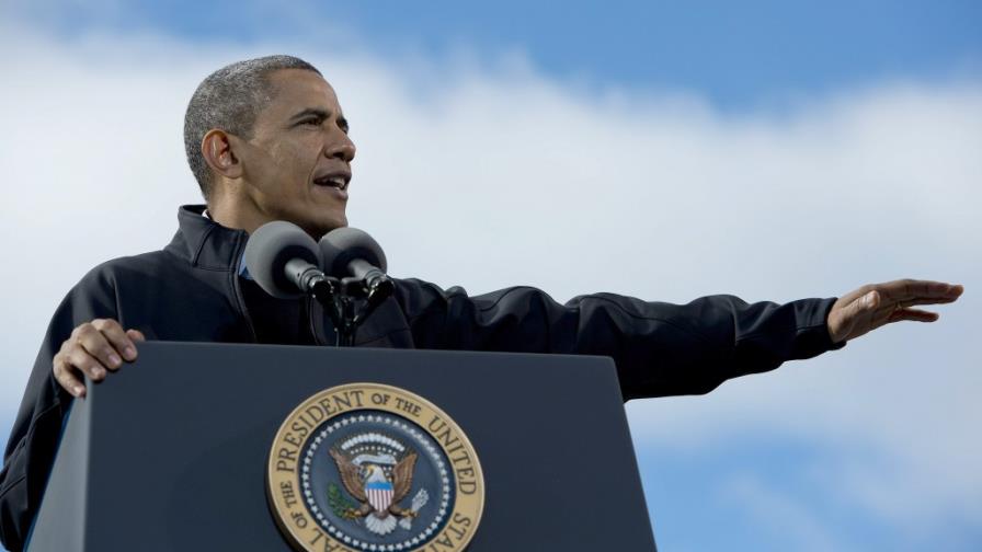 Obama aventaja ligeramente a Romney impulsado por Sandy