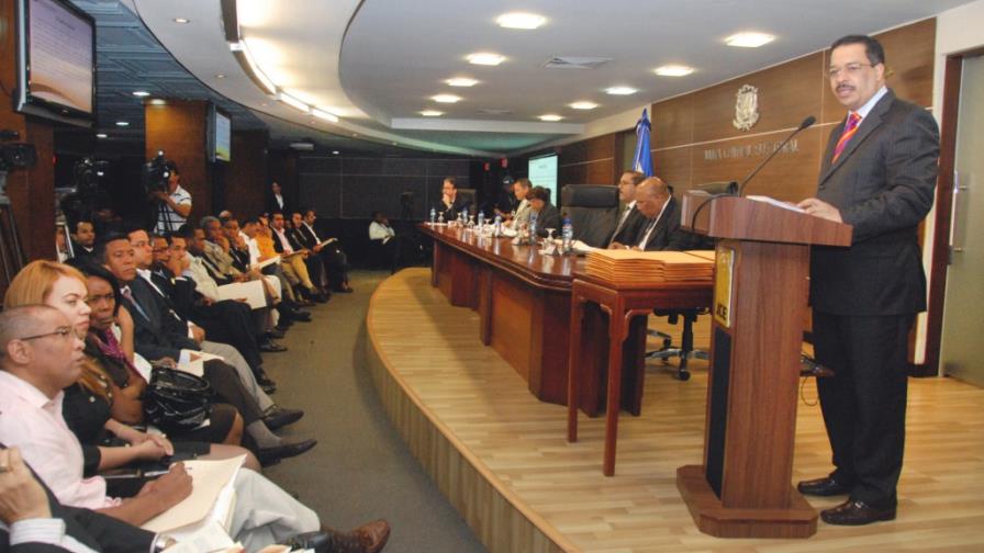 JCE entrega el padrón electoral definitivo