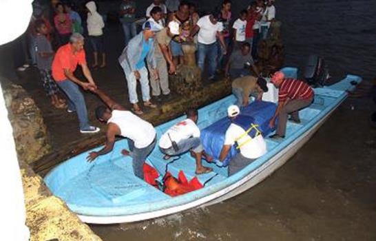 Suman 18 muertos por naufragio en Samaná