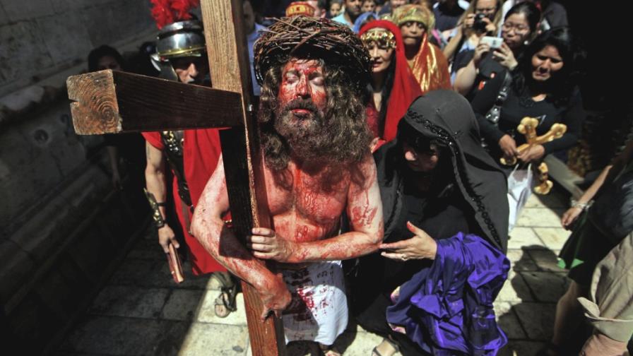 El Vía Crucis inunda de peregrinos las calles de Jerusalén