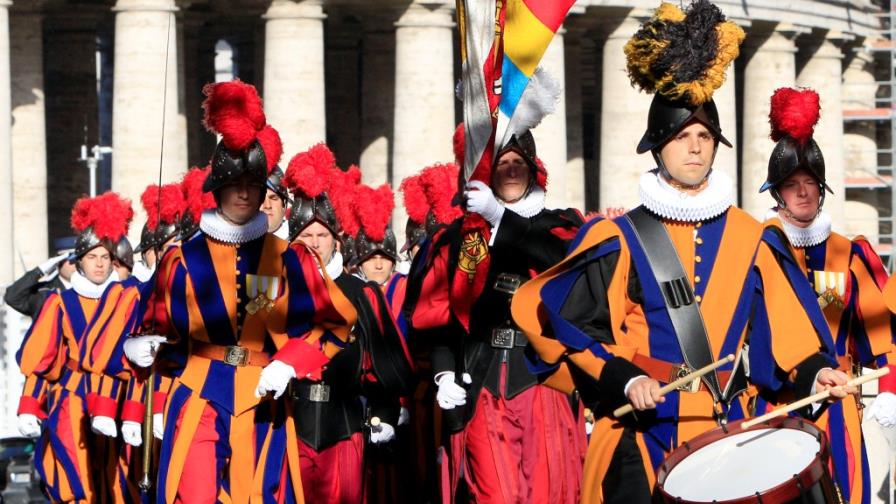 El Vaticano incorpora 26 nuevos guardias suizos El Vaticano incorpora 26 nuevos guardias suizos