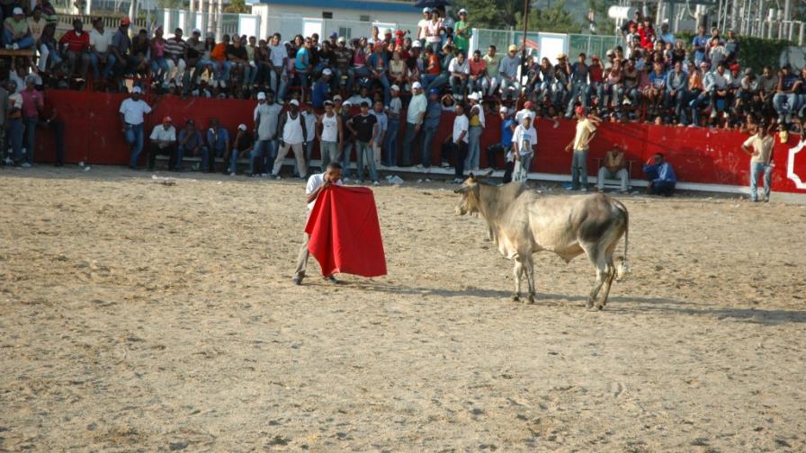 Corridas de toros en El Seibo bajo soleada tardes
