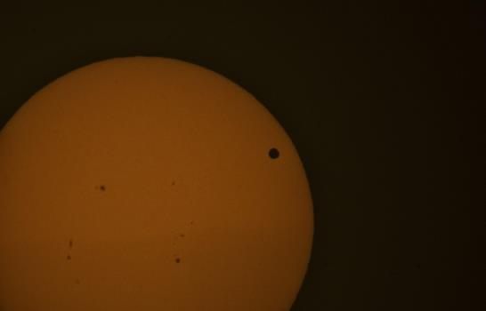 Venus visto desde Santo Domingo en su tránsito por el Sol Venus visto desde Santo Domingo en su tránsito por el Sol