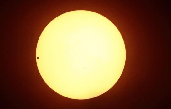 Venus visto desde Santo Domingo en su tránsito por el Sol Venus visto desde Santo Domingo en su tránsito por el Sol
