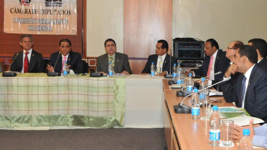Lío en CD por proyecto de las tarjetas de créditos