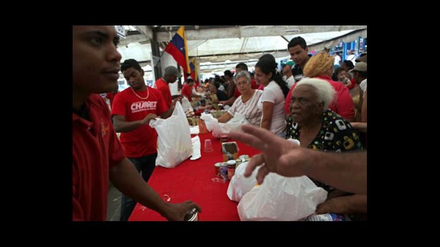 En el preludio de las elecciones los venezolanos salen de compra