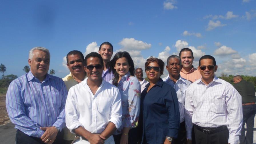 Alcaldes y senadores en estudios Indomina