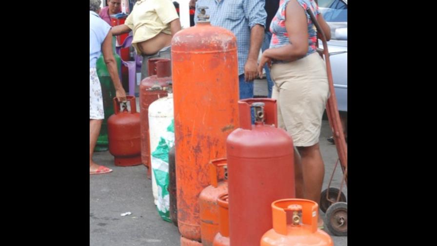 RD bajó 4.5% consumo combustibles en el 2011 RD bajó 4.5% consumo combustibles en el 2011