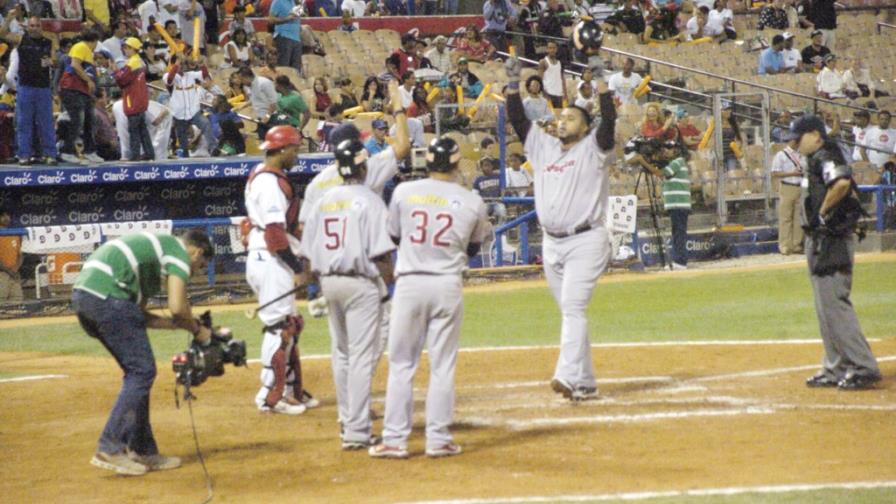 Aragua quita invicto al Escogido Aragua quita invicto al Escogido